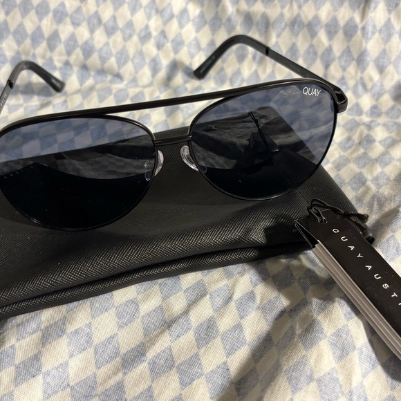QUAY AUSTRALIA High Key Aviator Sunglasses Black Fade With Case NWT